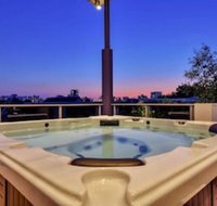 Darwin City Lights Jacuzzi - Accommodation Burleigh