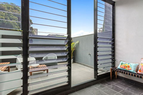 GRATTAN A Premier Location & Modern Space - Accommodation Burleigh 6