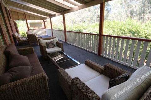 Abernethy House - Accommodation Burleigh 3