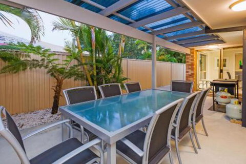 Holiday Home Limetree - Accommodation Burleigh 2