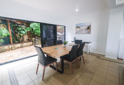 Absolute Airlie Central Airlie Beach - Accommodation Burleigh 5