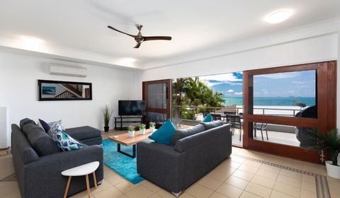Absolute Airlie Central Airlie Beach - Accommodation Burleigh 4