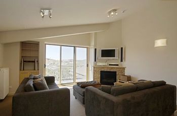 Chalet Hotham 11 - Accommodation Burleigh 4