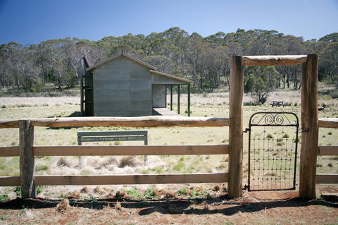 Brackens Hut - Accommodation Burleigh 1