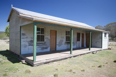 Brackens Hut - Accommodation Burleigh 0