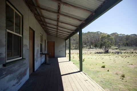 Brackens Hut - Accommodation Burleigh 5