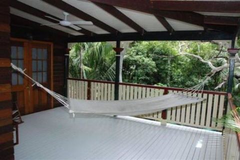 Appian Beach House - Accommodation Burleigh 2