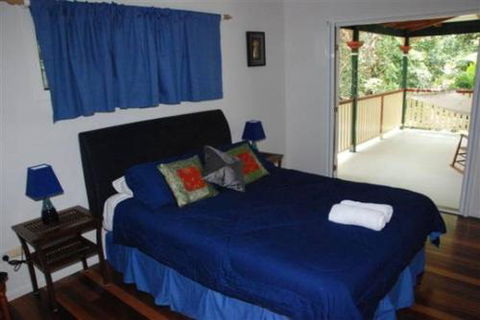 Appian Beach House - Accommodation Burleigh 5