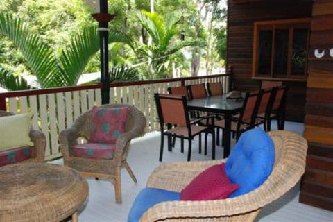 Appian Beach House - Accommodation Burleigh 0