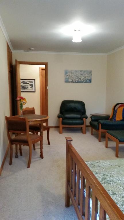 Beezneez B & B - Accommodation Burleigh 3