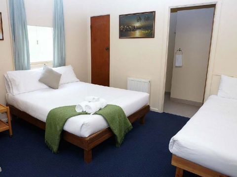 Amara Springs Guest House - Accommodation Burleigh 5