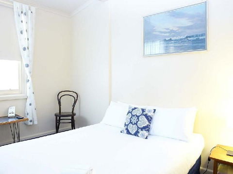 Amara Springs Guest House - Accommodation Burleigh 4