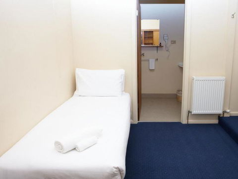 Amara Springs Guest House - Accommodation Burleigh 1