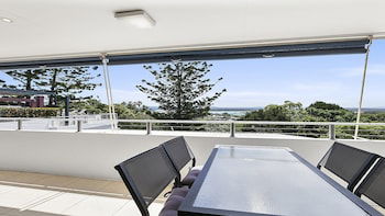 A Stylish Apartment With Noosa Views! Unit 6 Yaringa 29 Noosa Drive - Accommodation Burleigh 5