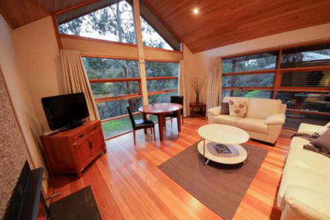 Indulge At Hepburn - Accommodation Burleigh 4