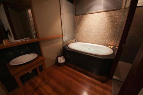 Indulge At Hepburn - Accommodation Burleigh 0