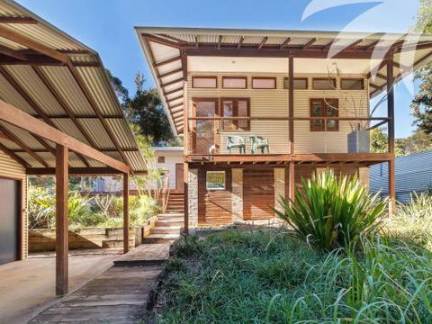 Buccoo - Accommodation Burleigh 3