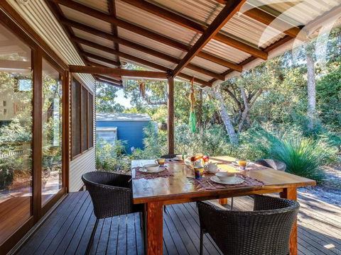 Buccoo - Accommodation Burleigh 5