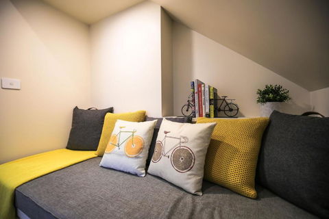A Pear Tree Loft - Accommodation Burleigh 2