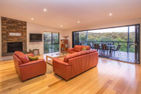Caves Retreat - Accommodation Burleigh 3
