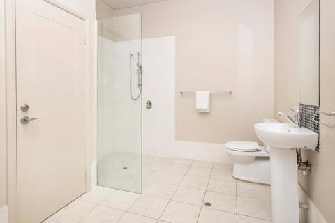 Caves Retreat - Accommodation Burleigh 1