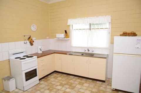 Almare 7 Gowing Street - Accommodation Burleigh 6