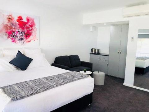 The Avenue Inn - Accommodation Burleigh 6