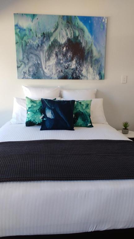 The Avenue Inn - Accommodation Burleigh 3