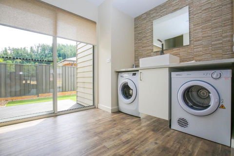 Amber Mist Villa Two - Accommodation Burleigh 2