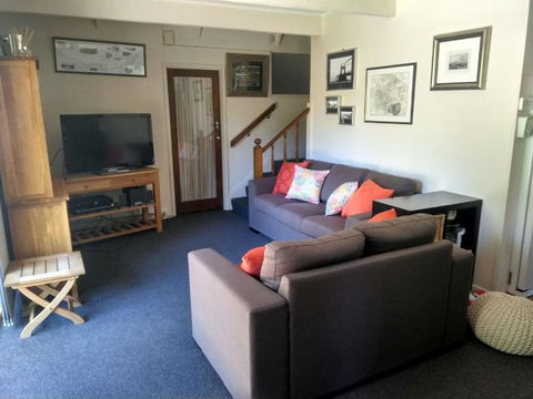 Ageri Holiday House - Accommodation Burleigh 1