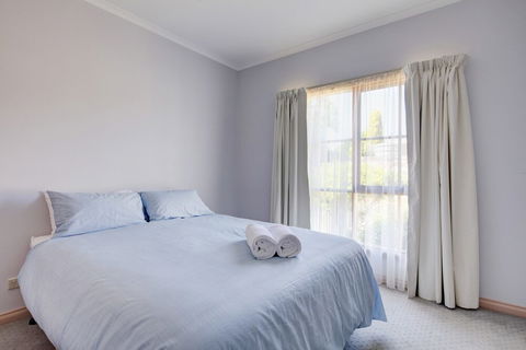 Avalon Cottage - Accommodation Burleigh 5