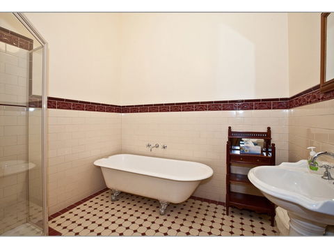 Fairholme Townhouse - Accommodation Burleigh 2