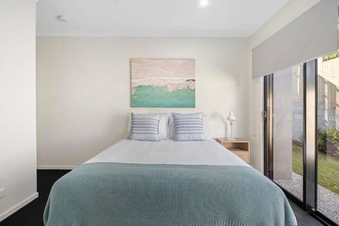 DAYDREAMING Airlie Beach Water Views & Only 200m To Boardwalk. - Accommodation Burleigh 3