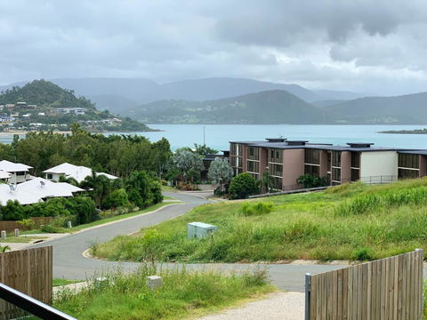 DAYDREAMING Airlie Beach Water Views & Only 200m To Boardwalk. - Accommodation Burleigh 2