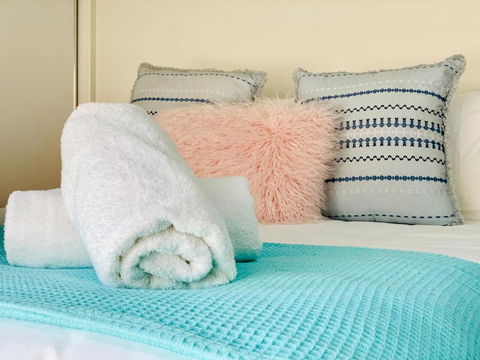 DAYDREAMING Airlie Beach Water Views & Only 200m To Boardwalk. - Accommodation Burleigh 6
