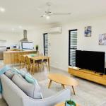 DAYDREAMING Airlie Beach Water Views & Only 200m To Boardwalk. - Accommodation Burleigh 0