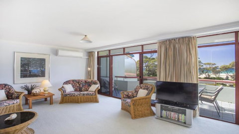 Fathoms 17 Mollymook ALL LINEN PROVIDED - Accommodation Burleigh 3