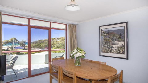 Fathoms 17 Mollymook ALL LINEN PROVIDED - Accommodation Burleigh 5
