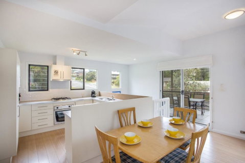 1 / 31 Ocean Street A Relaxing Coastal Retreat - Accommodation Burleigh 4