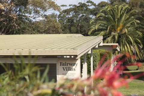 2 / 81 Clyde St. Villa De Golf At Mollymook - Accommodation Burleigh 1