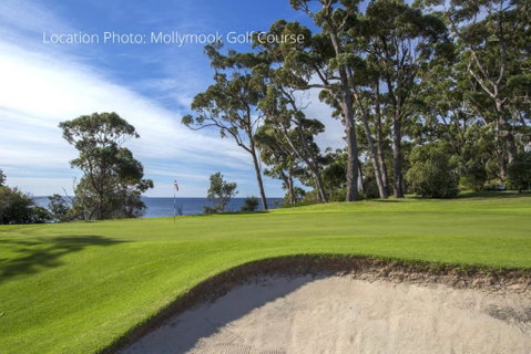 2 / 81 Clyde St. Villa De Golf At Mollymook - Accommodation Burleigh 3