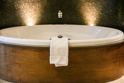 Hepburn Spa Pavilions - Accommodation Burleigh 5