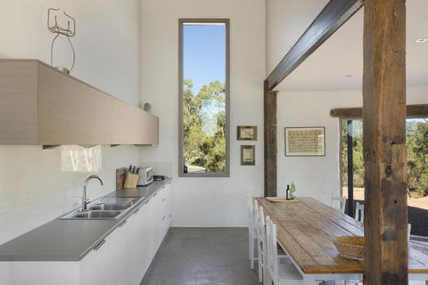 Lithia Guest House - Accommodation Burleigh 2