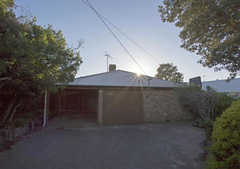 LOCKINGTON - Accommodation Burleigh 2