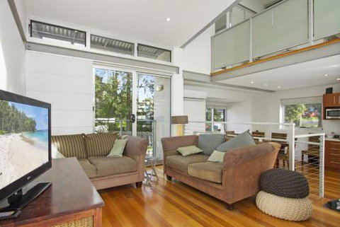 Mollymook Townhouse Shepherd Street 3 / 13 - Accommodation Burleigh 3