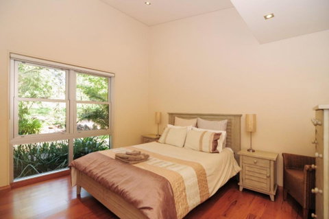 Bottlebrush Lodge Great Views & A Pool! - Accommodation Burleigh 2