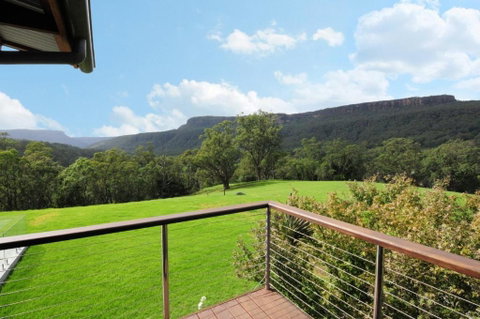 Bottlebrush Lodge Great Views & A Pool! - Accommodation Burleigh 1