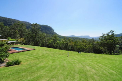 Bottlebrush Lodge Great Views & A Pool! - Accommodation Burleigh 5