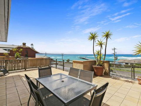 APARTMENT 12 PACIFIC APARTMENTS Across From The Pier - Accommodation Burleigh 0