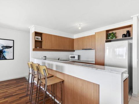 APARTMENT 12 PACIFIC APARTMENTS Across From The Pier - Accommodation Burleigh 5